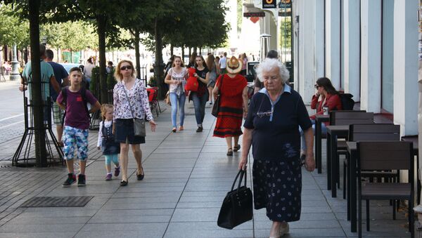 Люди на улицах Вильнюса, архивное фото - Sputnik Литва