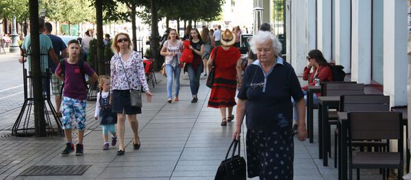 Люди на улицах Вильнюса, архивное фото - Sputnik Литва