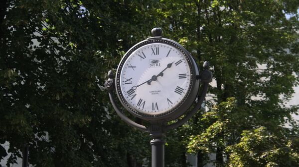 Уличные часы в Вильнюсе - Sputnik Lietuva