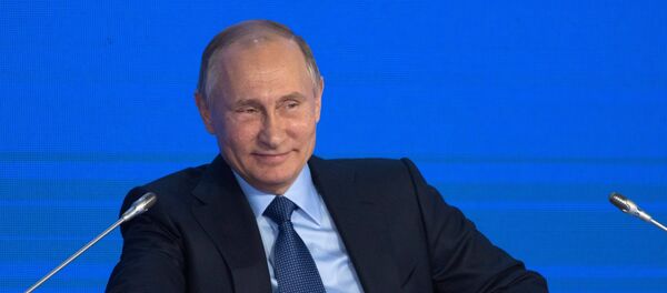 Президент РФ В. Путин принял участие в съезде Деловая Россия Президент РФ В. Путин принял участие в съезде Деловая Россия - Sputnik Lietuva
