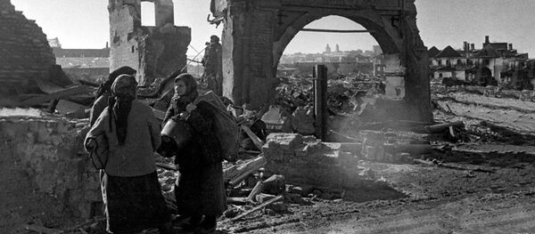 Руины города Вязьмы после боев за освобождение от немецко-фашистских захватчиков Руины города Вязьмы после боев за освобождение от немецко-фашистских захватчиков - Sputnik Lietuva