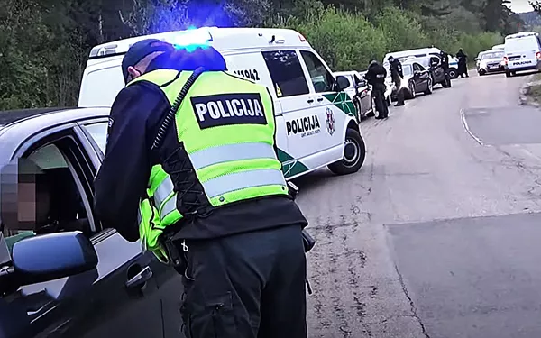 Padariau klaidą. Rapšys neteko vairuotojo pažymėjimo už dalyvavimą dragų lenktynėse Padariau klaidą. Rapšys neteko vairuotojo pažymėjimo už dalyvavimą dragų lenktynėse - Sputnik Lietuva