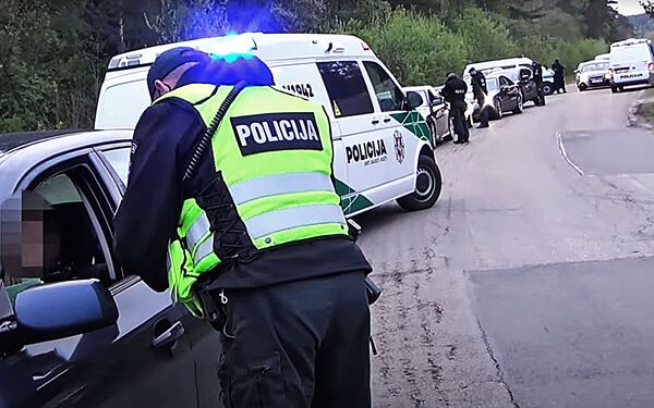 Padariau klaidą. Rapšys neteko vairuotojo pažymėjimo už dalyvavimą dragų lenktynėse Padariau klaidą. Rapšys neteko vairuotojo pažymėjimo už dalyvavimą dragų lenktynėse - Sputnik Lietuva