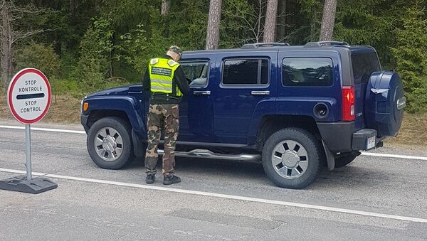 Пограничники задержали латвийца, который сбежал с места дорожно-транспортного происшествия в Кретинге - Sputnik Литва