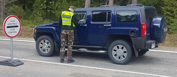 Пограничники задержали латвийца, который сбежал из дорожно-транспортного происшествия в Кретинге Пограничники задержали латвийца, который сбежал из дорожно-транспортного происшествия в Кретинге - Sputnik Lietuva