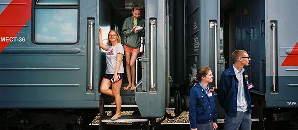 Проводники и пассажиры на станции Проводники и пассажиры на станции - Sputnik Lietuva