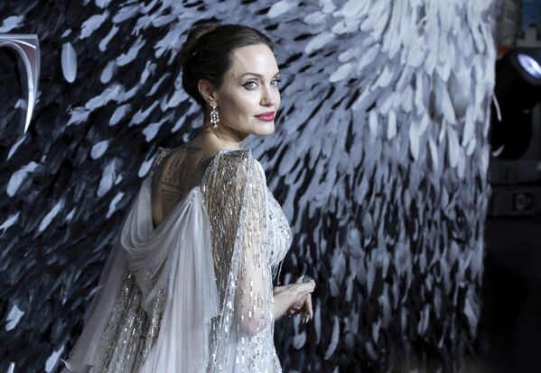Актриса Анджелина Джоли на кинопремьере в Лондоне - Sputnik Литва