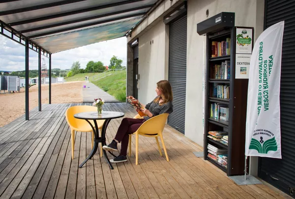 Kaune sezoną pradeda paplūdimio bibliotekos Kaune sezoną pradeda paplūdimio bibliotekos - Sputnik Lietuva