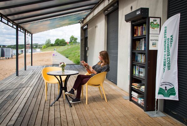 Kaune sezoną pradeda paplūdimio bibliotekos Kaune sezoną pradeda paplūdimio bibliotekos - Sputnik Lietuva