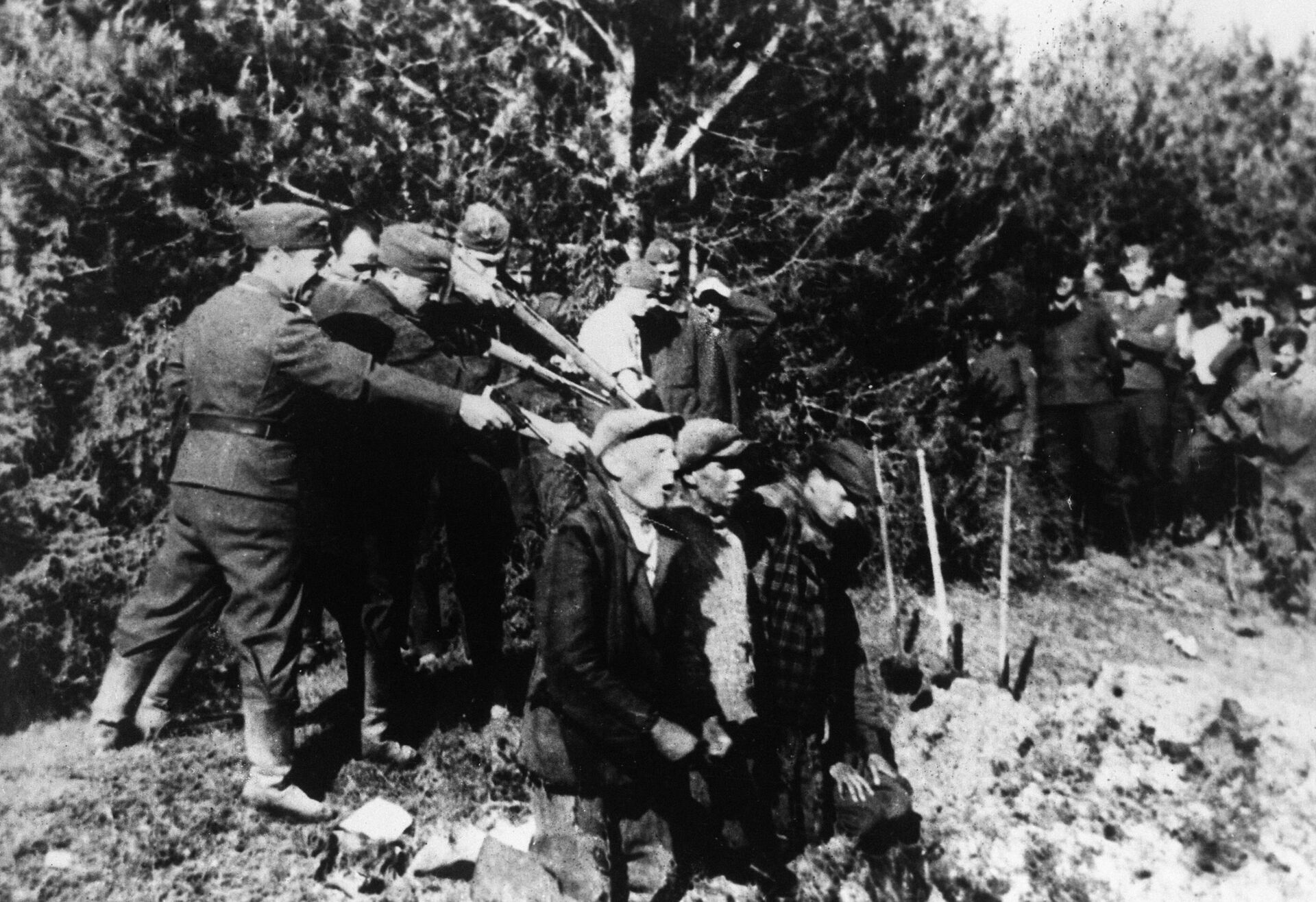 Расстрел литовских партизан, Каунас, 1 августа 1941 года Расстрел литовских партизан, Каунас, 1 августа 1941 года - Sputnik Литва, 1920, 09.05.2025