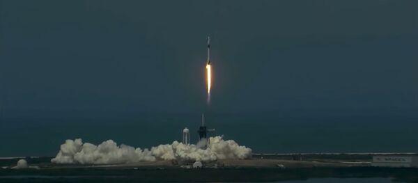 SpaceX отправила Crew Dragon с экипажем к МКС - Sputnik Литва