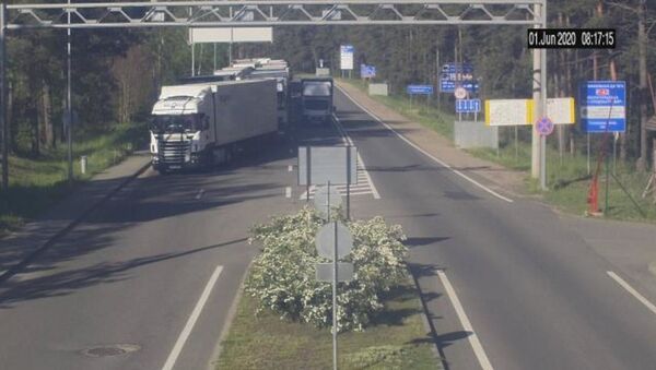 Очереди на границе между Литвой и Белоруссией в пункте пропуска Привалка, 1 июня 2020 года - Sputnik Литва