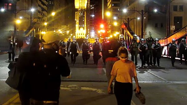 США: протесты превращаются в вандализм и грабежи в Чикаго - Sputnik Lietuva