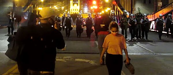 США: протесты превращаются в вандализм и грабежи в Чикаго - Sputnik Литва