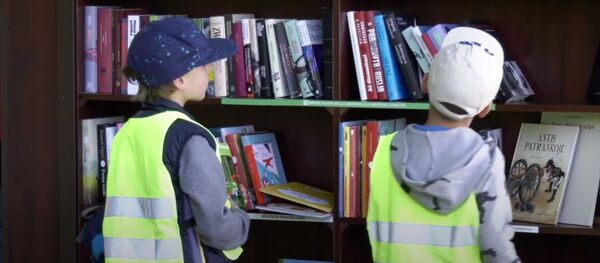 Į Lukiškių aikštę sugrįžo skaitykla po atviru dangumi - Sputnik Lietuva