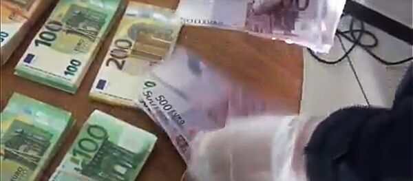 Milijonai galimai nuslėptų mokesčių iš prekybos automobiliais, rasta beveik 100 tūkst. eurų grynųjų pinigų  - Sputnik Lietuva