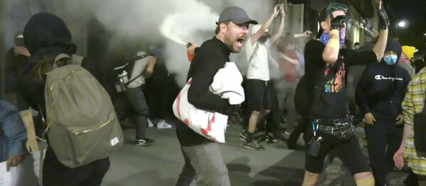 Protestai JAV: kaip amerikiečiai bando primesti kaltę Rusijai Protestai JAV: kaip amerikiečiai bando primesti kaltę Rusijai - Sputnik Lietuva