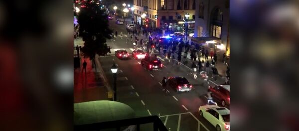 San Diege policijos automobilis įvažiavo į protestuotojų minią - Sputnik Lietuva