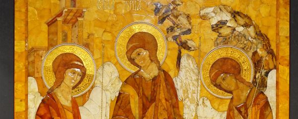 Икона из янтаря Троица Ветхозаветная - Sputnik Литва