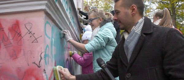 Таллиннская молодежь приводила город в порядок Таллиннская молодежь приводила город в порядок - Sputnik Литва