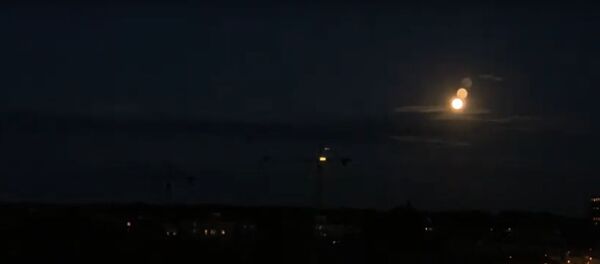 Появилось видео полутеневого затмения клубничной Луны Появилось видео полутеневого затмения клубничной Луны - Sputnik Lietuva