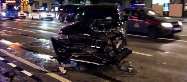Автомобиль актера Михаила Ефремова на месте ДТП на Смоленской площади в Москве Автомобиль актера Михаила Ефремова на месте ДТП на Смоленской площади в Москве - Sputnik Lietuva