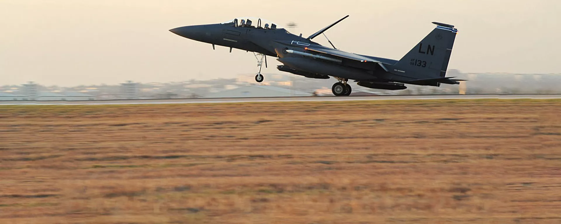 JAV bombonešis F-15E Strike Eagle  - Sputnik Lietuva, 1920, 09.06.2020