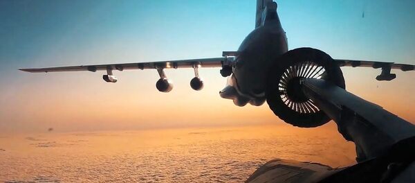 Экипажи стратегических ракетоносцев Ту-160 отработали дневную и ночную дозаправку в воздухе - Sputnik Литва