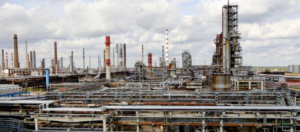 Нефтеперерабатывающий завод Нафтан в Новополоцке - Sputnik Lietuva