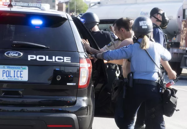 Amerika prieš savo didvyrius. Kodėl ten norima atsikratyti policijos Amerika prieš savo didvyrius. Kodėl ten norima atsikratyti policijos - Sputnik Lietuva