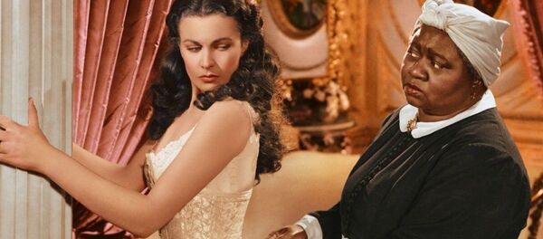 Vivien Leigh ir Hattie McDaniel filme Vėjo nublokšti Vivien Leigh ir Hattie McDaniel filme Vėjo nublokšti - Sputnik Lietuva