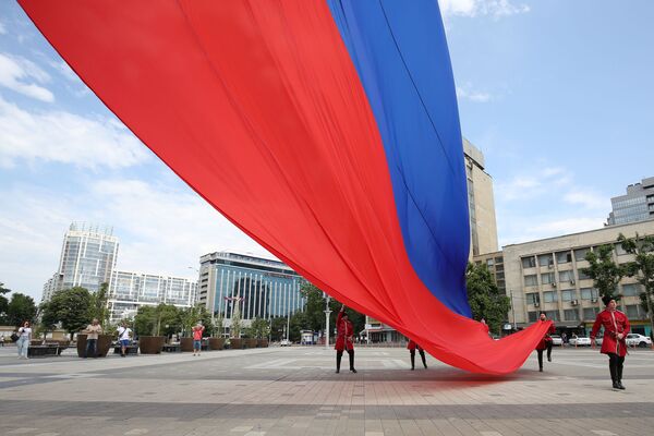 Празднование Дня России на главной городской площади в Краснодаре - Sputnik Литва