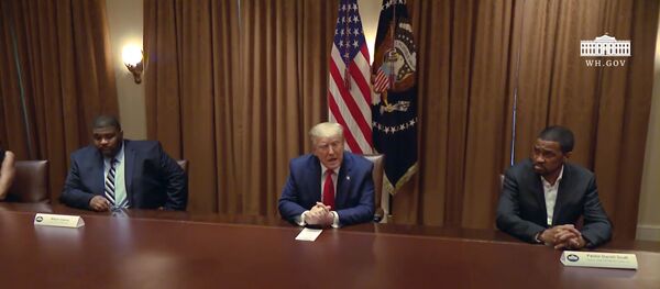 JAV nori sugriežtinti sankcijas Rusijai ir pripažinti ją terorizmo rėmėja JAV nori sugriežtinti sankcijas Rusijai ir pripažinti ją terorizmo rėmėja - Sputnik Lietuva