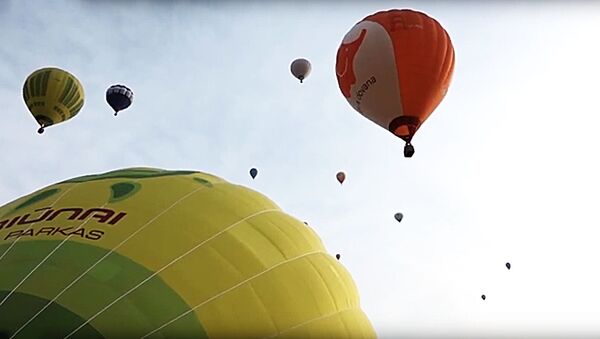 Крутятся-вертятся: чемпионат воздушных шаров в Литве - Sputnik Литва