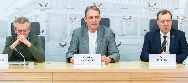 Пресс-конференция Сакаласа Городецкиса, Арвидаса Юозайтиса, Наглиса Путейкиса по поводу выборов в Сейм, 16 июня 2020 год - Sputnik Литва