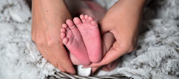 Новорожденный малыш, архивное фото - Sputnik Литва