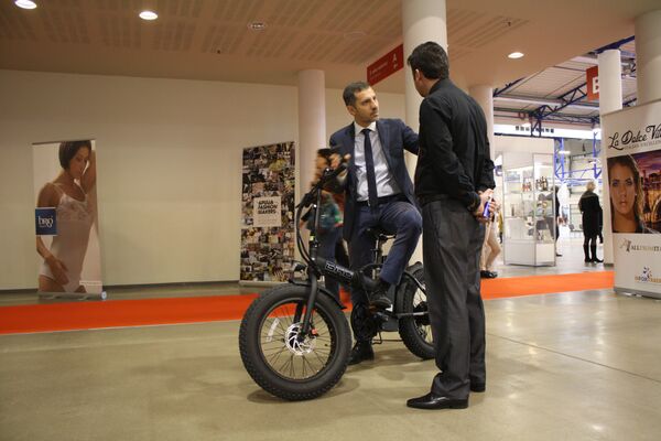 Итальянцы представили свою разработку современного велосипеда. - Sputnik Литва