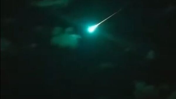 Paslaptingas žalsvai mėlynas meteoras suglumino Australijos astronomus - Sputnik Lietuva