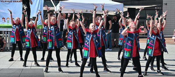 Vilniuje šimtai sportuojančių vaikų susirinko protesto akcijai Vilniuje šimtai sportuojančių vaikų susirinko protesto akcijai - Sputnik Lietuva