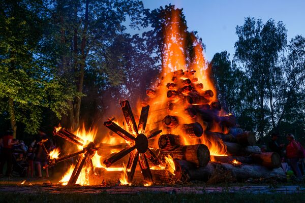 Иванов день в Европе: дата праздника, главные традиции, приметы и история - Sputnik Литва