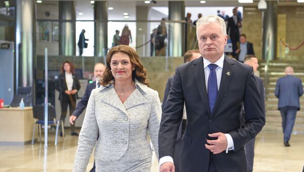 Президент Литвы с супругой после выступления в Сейме - Sputnik Lietuva