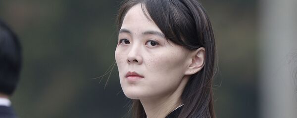 Cестра северокорейского лидера Ким Чен Ына Ким Е Чжон во время церемонии возложения венков в мавзолее Хо Ши Мина в Ханое, Вьетнам Cестра северокорейского лидера Ким Чен Ына Ким Е Чжон во время церемонии возложения венков в мавзолее Хо Ши Мина в Ханое, Вьетнам - Sputnik Литва