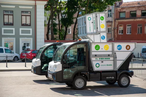 Kaunas įsigijo pirmąją Baltijos šalyse konteinerių valymo mašiną Kaunas įsigijo pirmąją Baltijos šalyse konteinerių valymo mašiną - Sputnik Lietuva