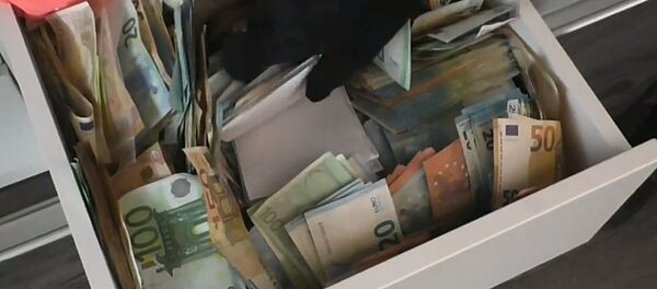 FNTT išaiškino schemą: 54 parduotuves Kaune turinti įmonė slėpė milijonus eurų FNTT išaiškino schemą: 54 parduotuves Kaune turinti įmonė slėpė milijonus eurų - Sputnik Lietuva