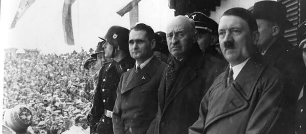 Rudolfas Hesas, Anri de Bajė-Laturas ir Adolfas Hitleris Rudolfas Hesas, Anri de Bajė-Laturas ir Adolfas Hitleris - Sputnik Lietuva