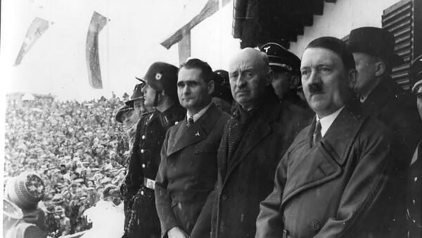 Rudolfas Hesas, Anri de Bajė-Laturas ir Adolfas Hitleris - Sputnik Lietuva