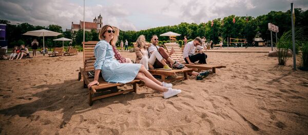 Искусственный пляж на площади Лукишкес в Вильнюсе - Sputnik Литва