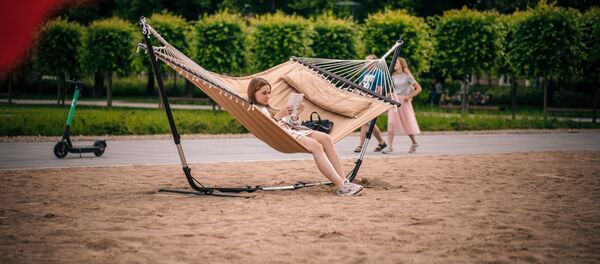 Искусственный пляж на площади Лукишкес в Вильнюсе - Sputnik Литва