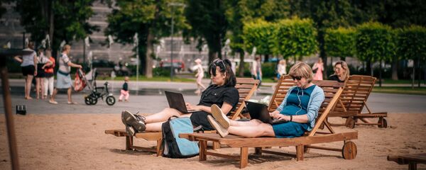 Искусственный пляж на площади Лукишкес в Вильнюсе - Sputnik Литва