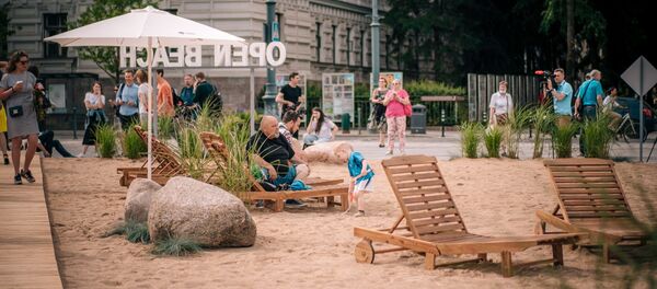 Искусственный пляж на площади Лукишкес в Вильнюсе - Sputnik Литва